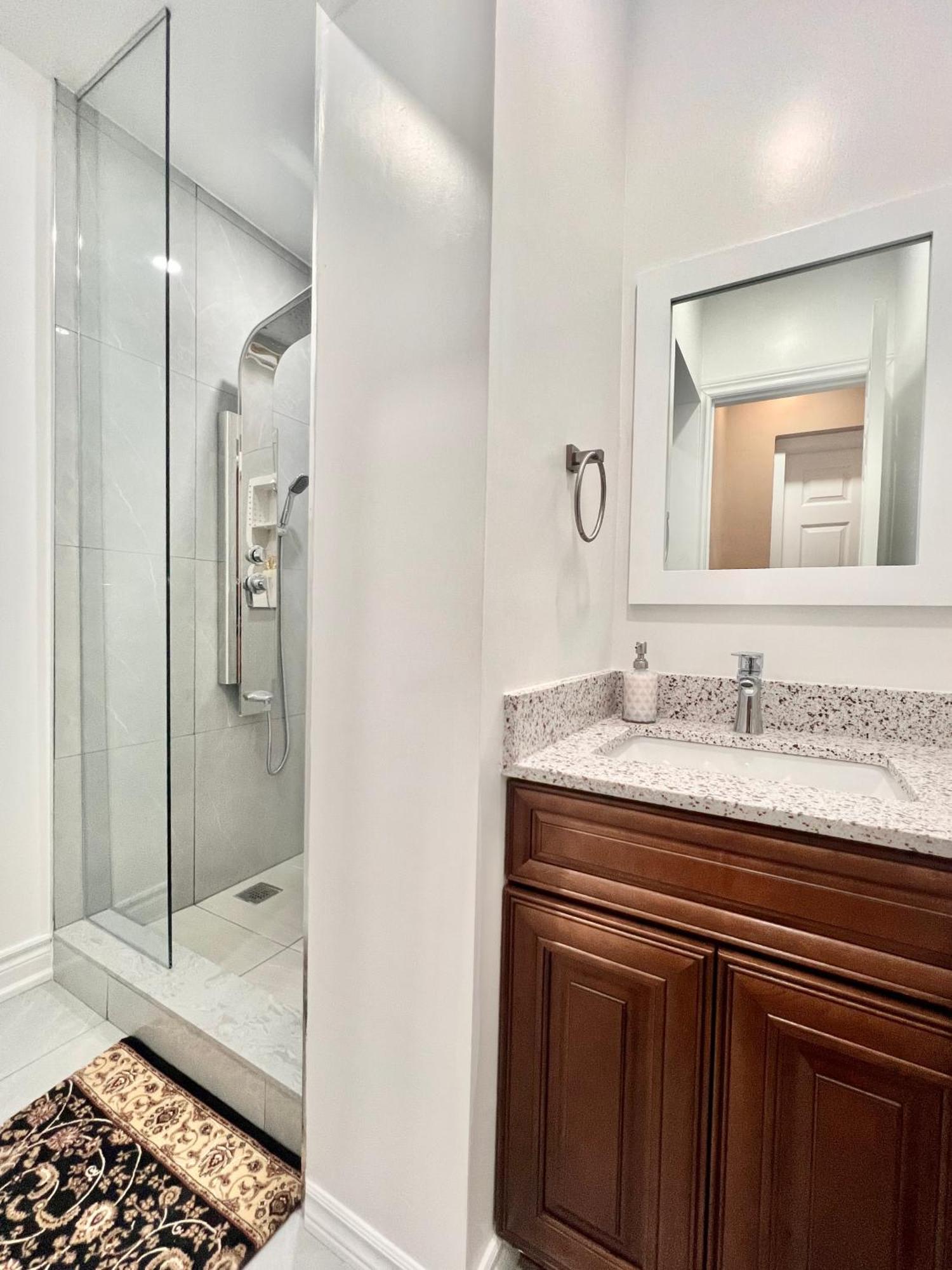 טורונטו Upgraded Rooms With Bath 7-Min To Subway Near Downsview Rogers Stadium מראה חיצוני תמונה